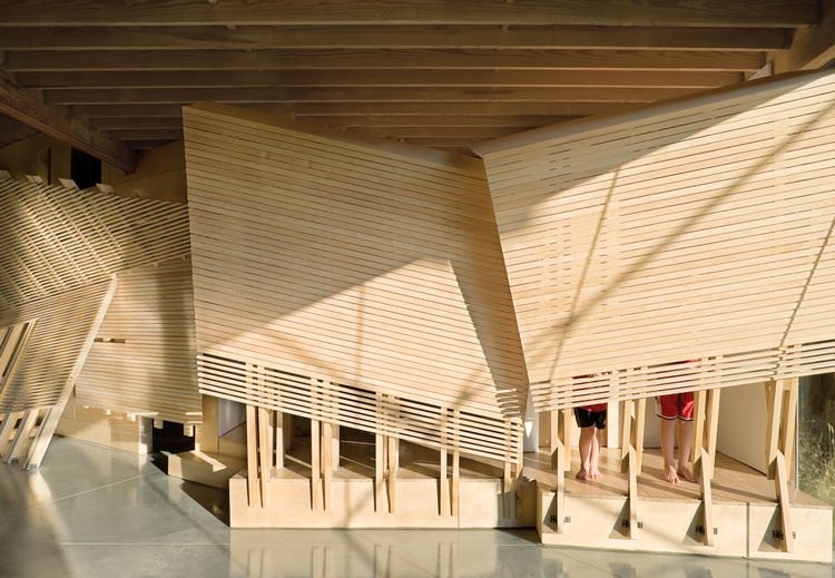 Sekretess-skydd-trädgård-trä-modern-design-paneler-trä lameller