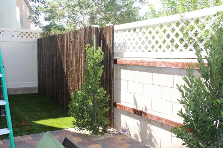 vitt staket kombination babus integritetsskydd trädgård bygg själv