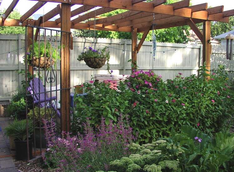 Sekretessstängsel-trä-pergola-flerårig-hängande korg