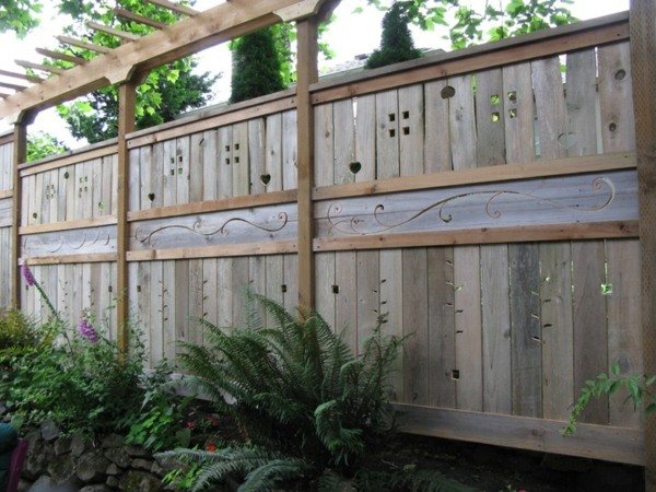 Trästaket pergola klassisk design