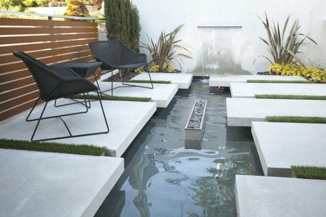 Trädgård vattenformade flytande plattor bäck artificiellt