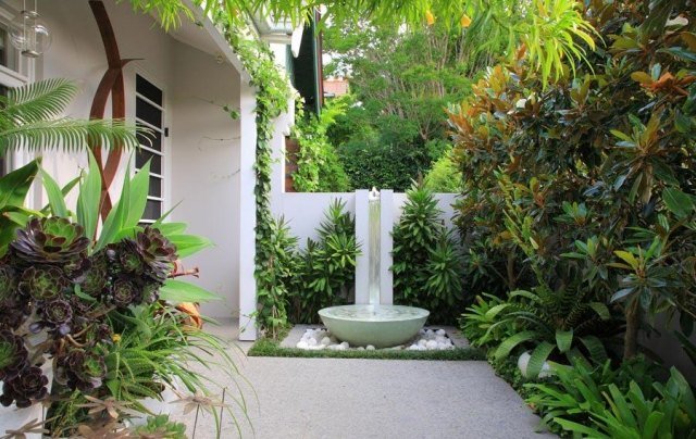 vattenfall modern arkitektur minimalistisk innergård trädgård idéer