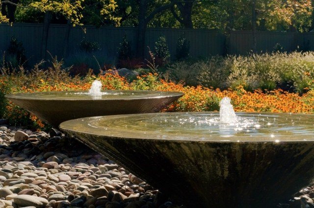 Springstenar fontäner trädgård vattensystem skapa idéer
