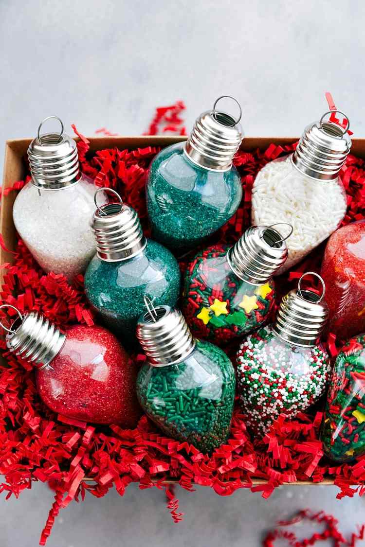 Godis julklappar glödlampor vintage strö färgglada färger