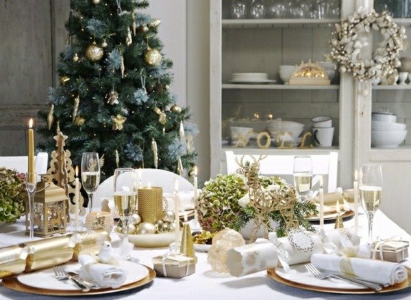 gyllene accenter julgran vintage dekor