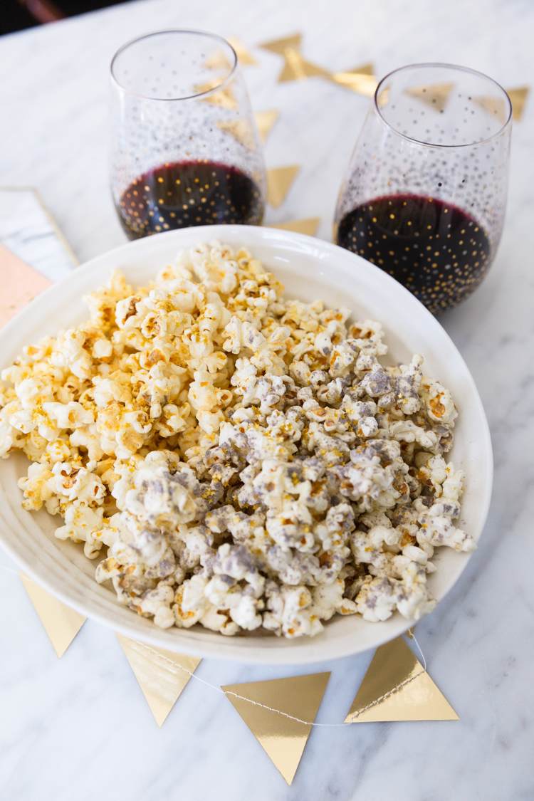 Gör dina egna glitter popcornidéer och snabba recept på en nyårsaftonsbuffé