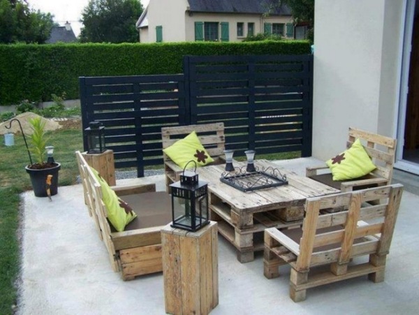 terrass möbler sittplatser träpallar komfort i trädgården