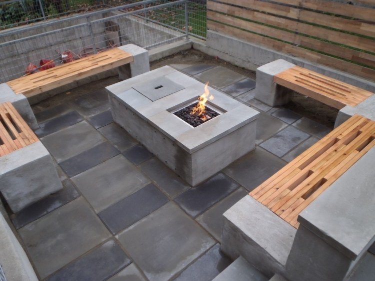 öppen spis-trädgård-sits-betong-kakel-bänk-trä-sits skydd-paneler-utomhus-moderna