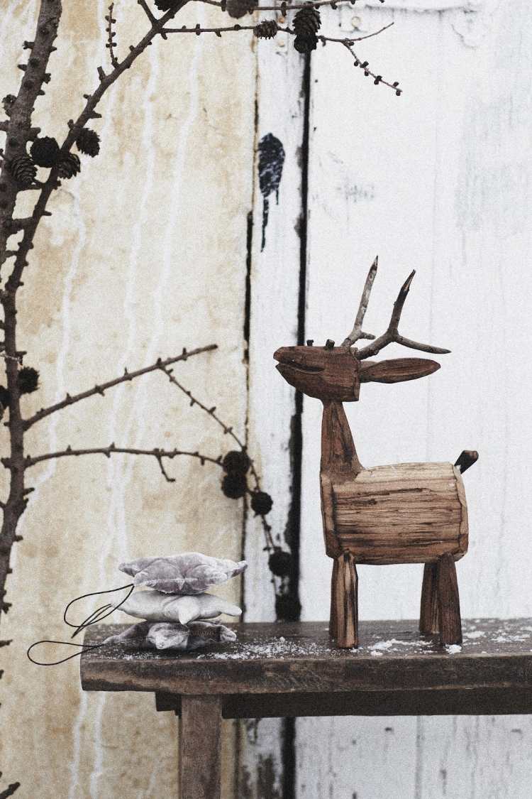Skandinavisk-juldekorationer-gör-det-själv-trä-idéer-rådjur-drivved-carving