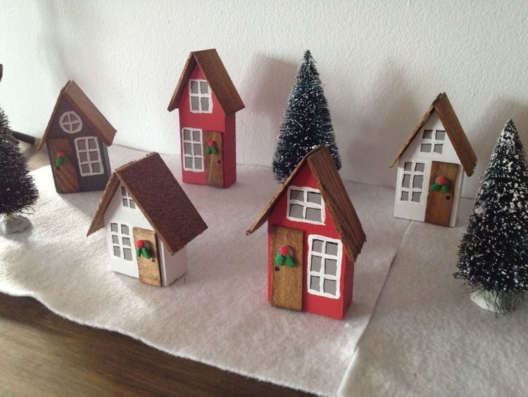 Skandinavisk-juldekorationer-gör-det-själv-trä-idéer-miniatyrer-hus-jul