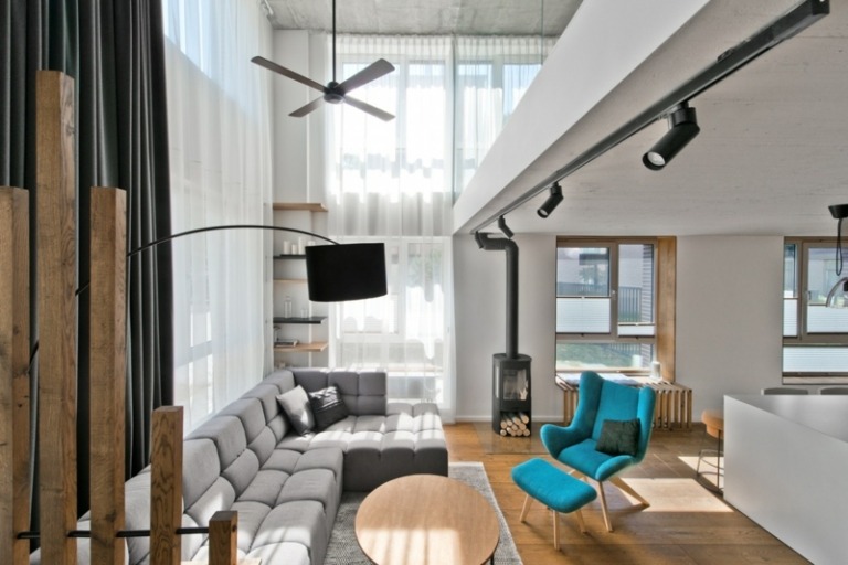 skandinavisk stil grå parkettdesign varm atmosfär interiör