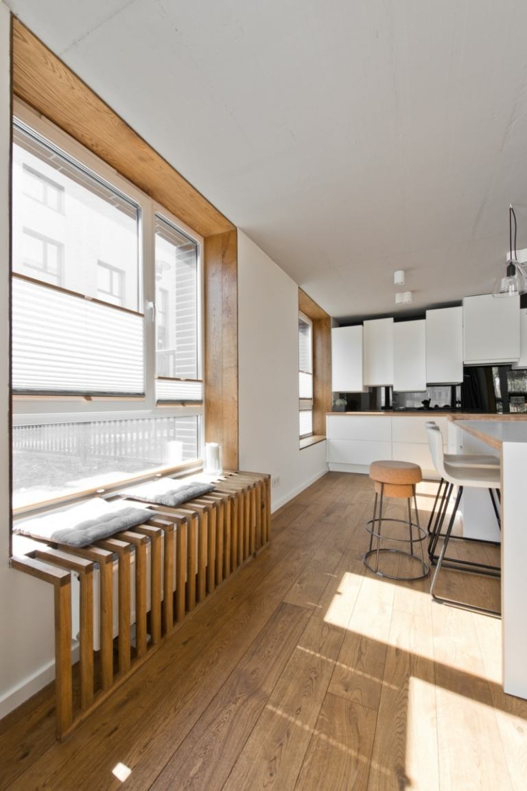 Skandinavisk stil grå sittgrupp fönster kök bar pall trä accenter
