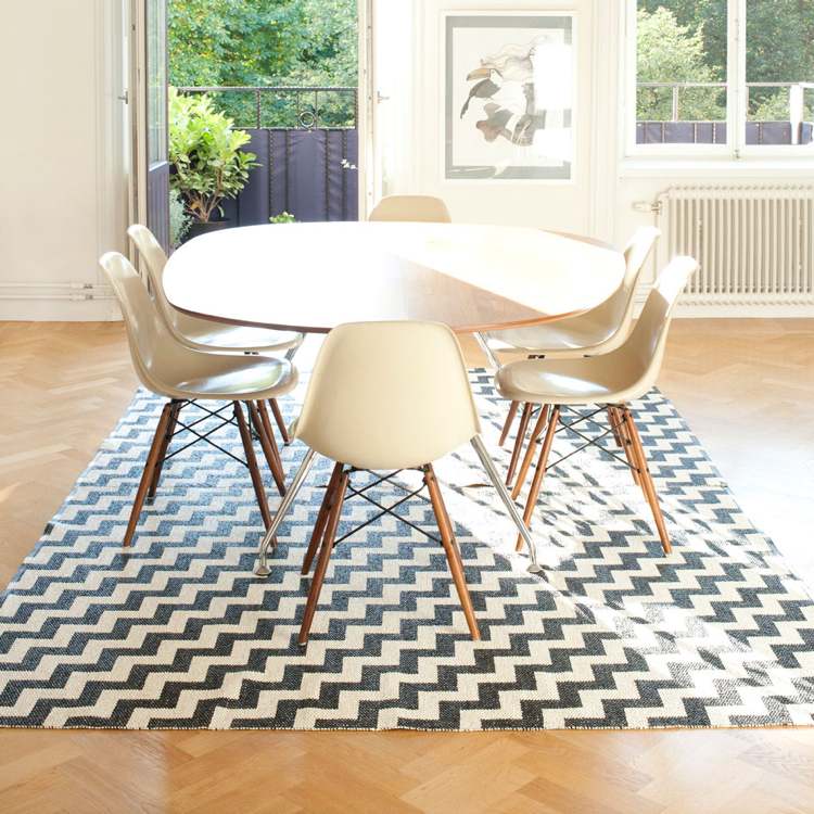 matta-skandinavisk-design-vävd-matbord-svart-vit