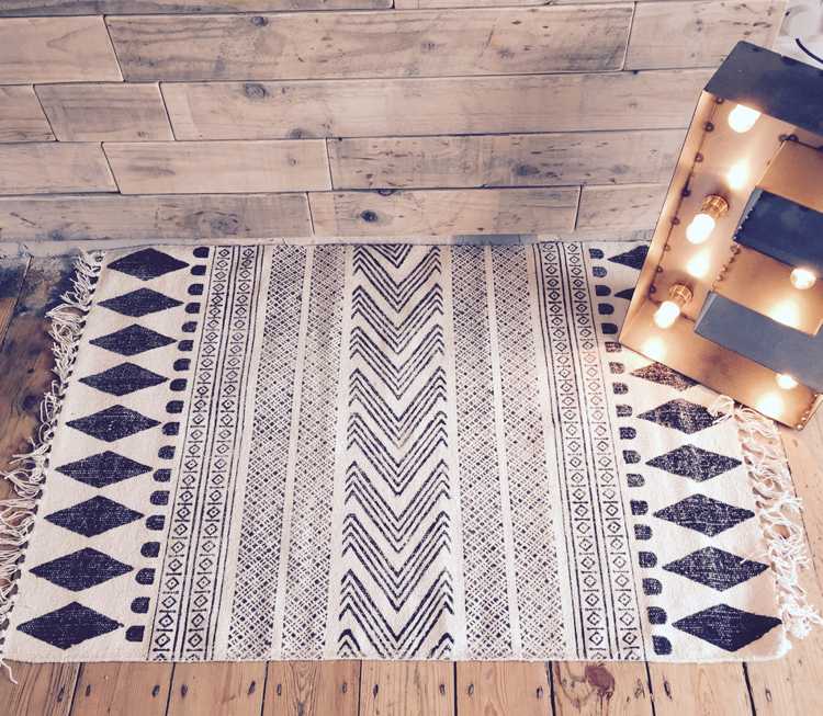 Skandinavisk matta -design-vävd-löpare-svart-vit-mönster