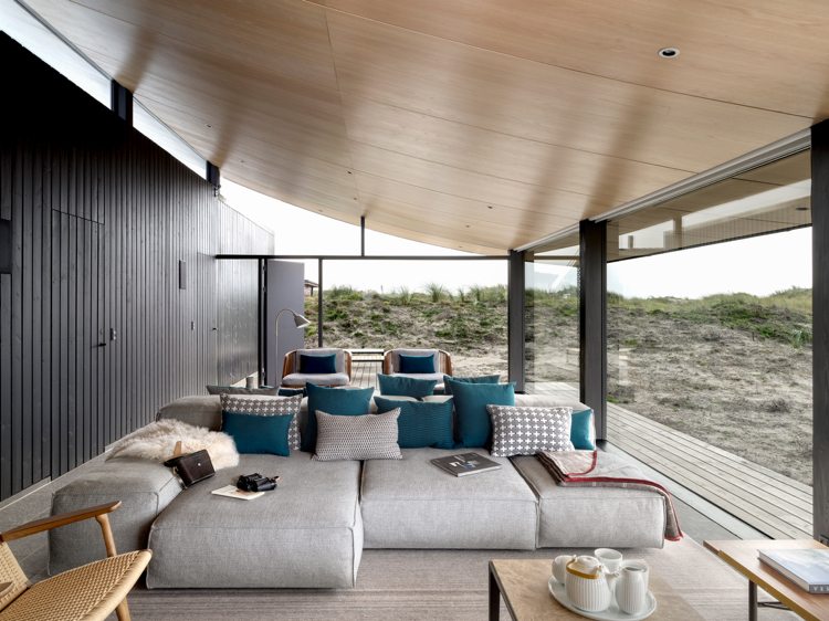 Skandinavisk livsstil vardagsrum kudde blå modulär liggbädd