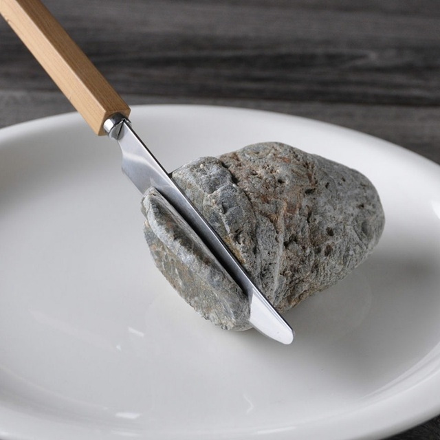 stenhuggad knivskulptur hirotoshi effektiv