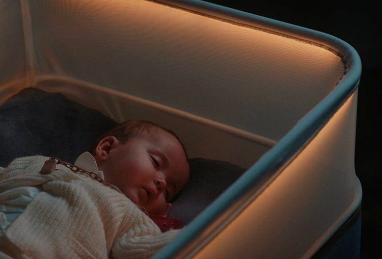 Ford barnsäng har integrerade LED -lampor som nattlampa