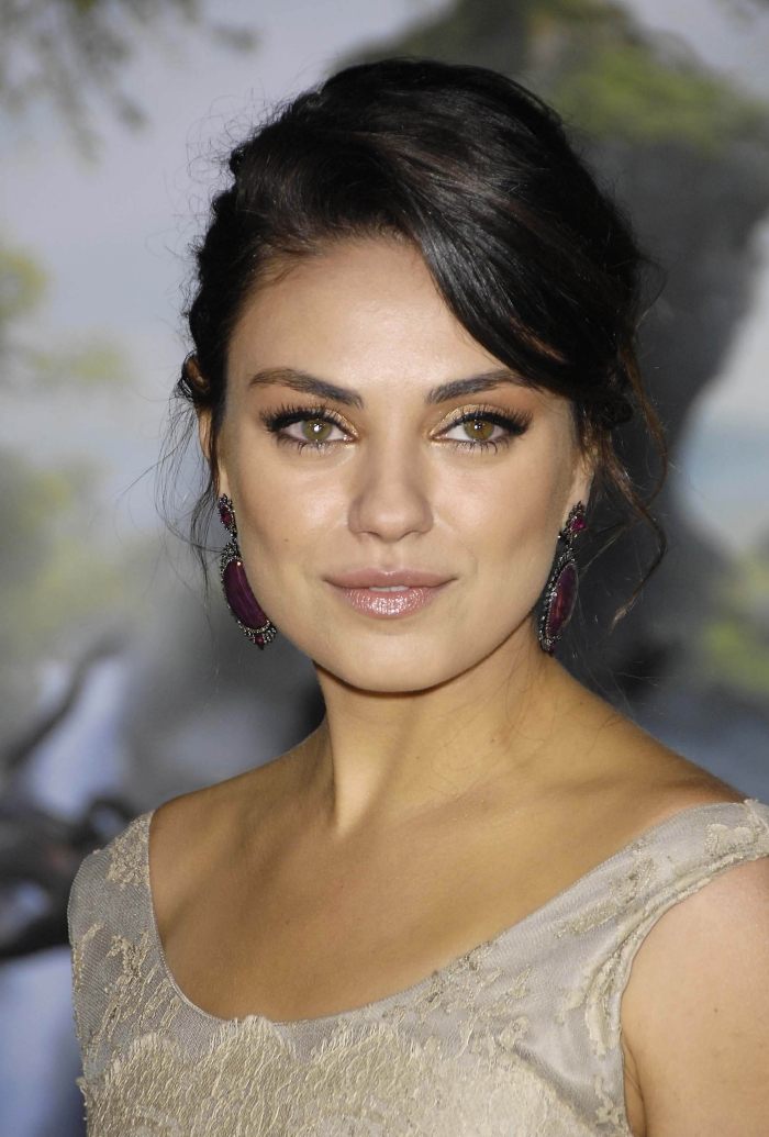mila-kunis-makeup-naken-läppar-gyllene-ögon-skuggor