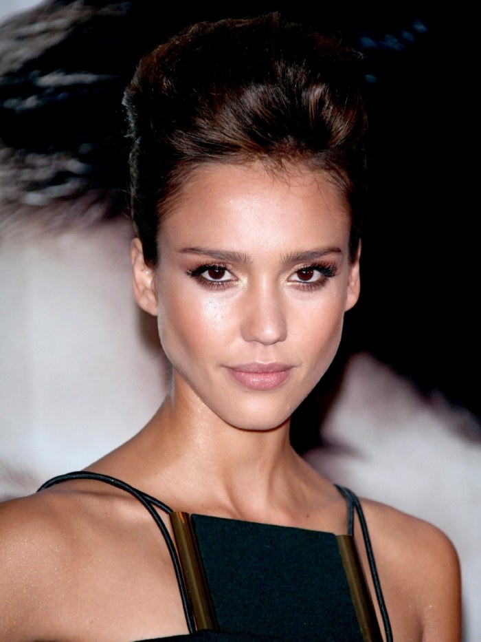 rökiga ögon-smink-brun-naken-läppstift-jessica-alba