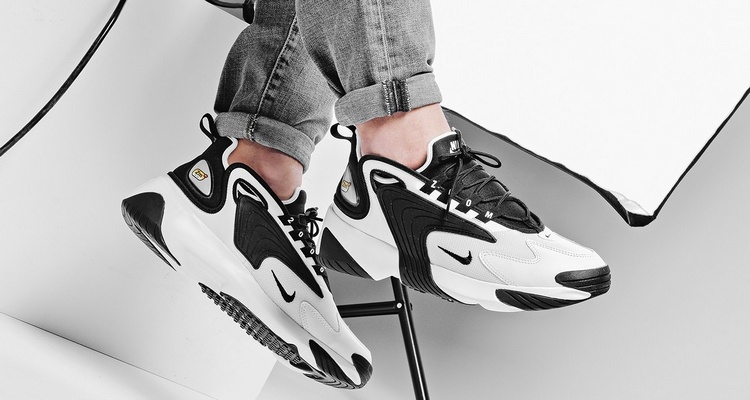 nike zoom 2k i svart och vitt för den kommande säsongen 2019 som en trend