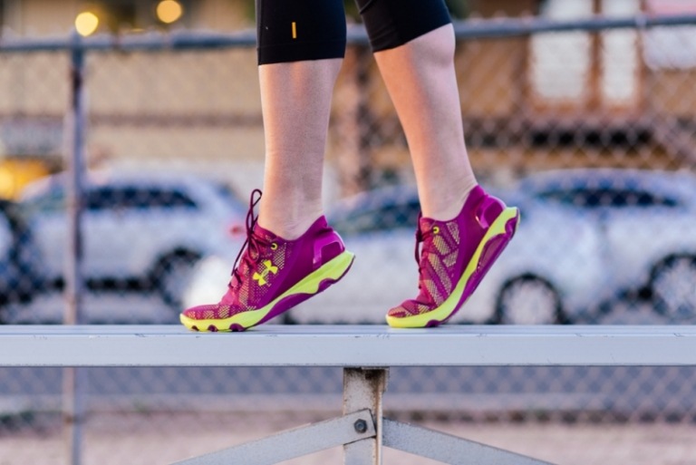Sneakers-trend-lila-färg-motivunder-rustning-speedline