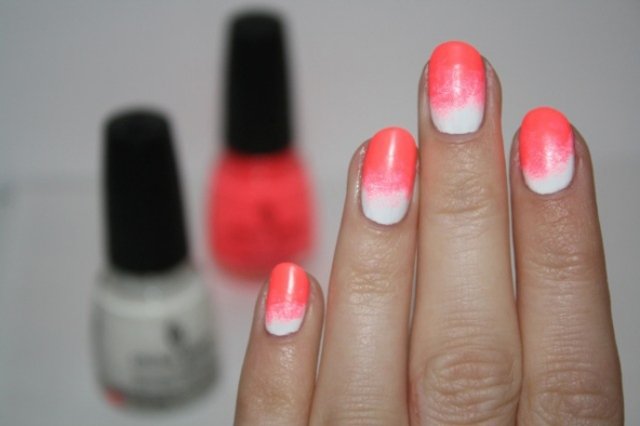 naglar-design-ombre-effekt-vit-rosa