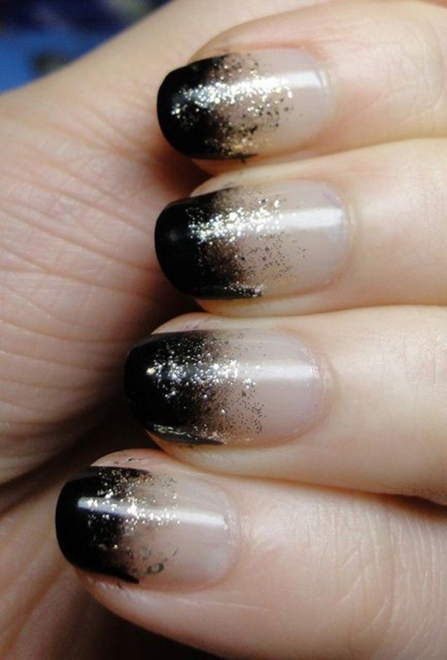 ombre-nagel-design-glitter-partiklar-svart-vit