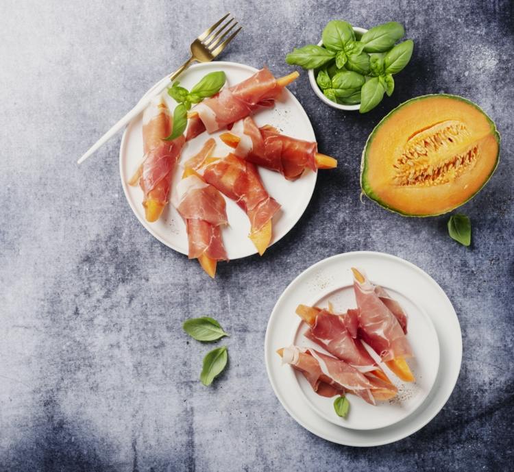 Ät cantaloupe med skinka