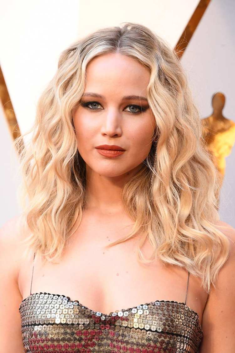 Jennifer Lawrence Oscars frisyrcenter skiljer stora lockar mars 2018