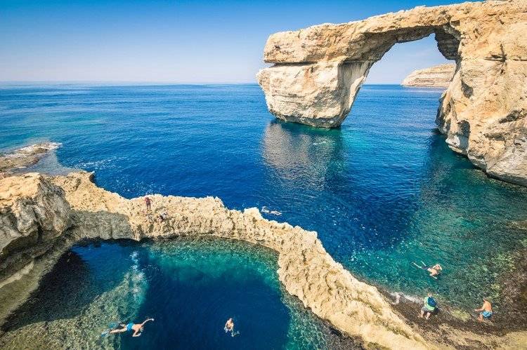 dvärgstater-europa-resor-malta-hav-blå-fönster