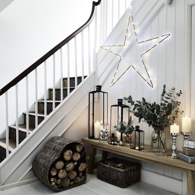 Dekorera korridoren till jul i nordisk stil
