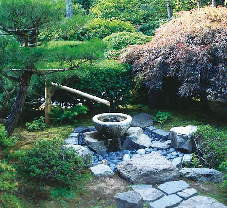 Bygg din egen japanska vattenfunktion av bambu och sten