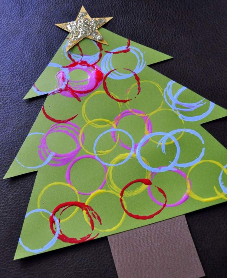 Gör ett gran av byggpapper med 3 -åriga barn för juldekorera färgglada cirklar stämpelpapper koppar