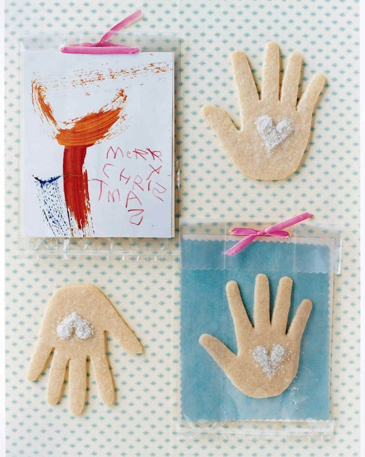 handprints cookies gör presentidéer med 3 år gamla barn till jul