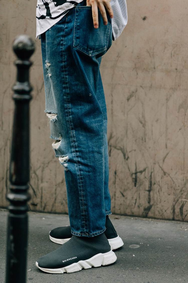 sock sneaker trend skor herr jeans casual outfit