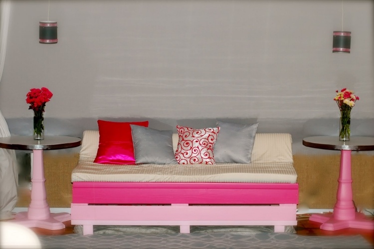 Soffa-pallar-bygga-rosa-soffa-idéer-moderna