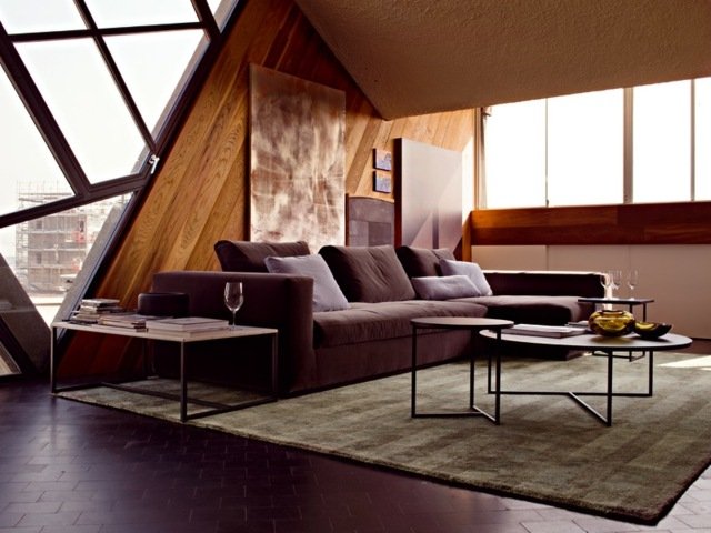Vardagsrumsmöbler exempel på sluttande tak soffa design