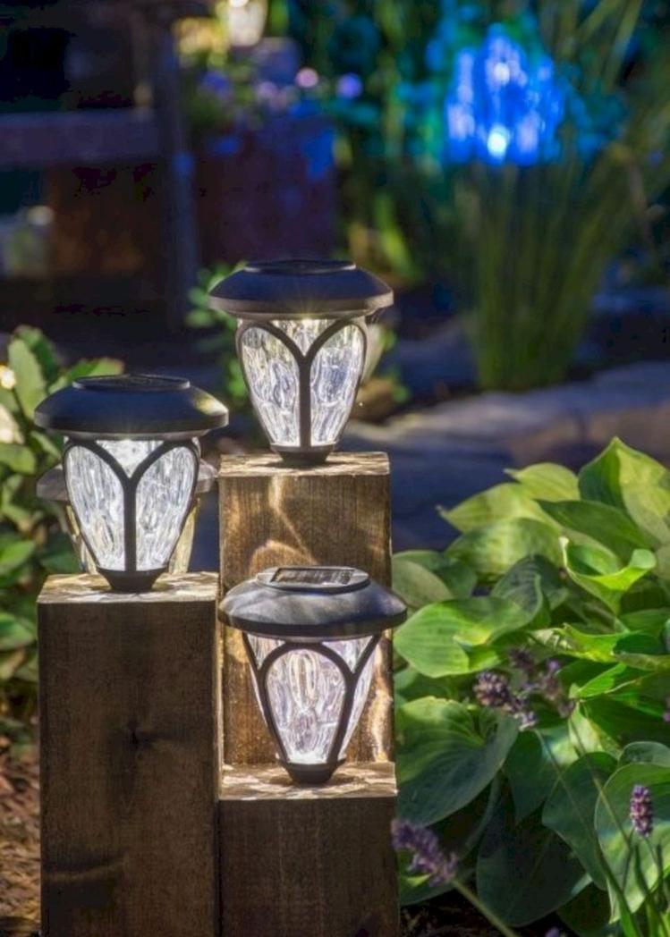 Solar lampor för trädgården Solar dekoration i sig gör upcycling idéer enkelt