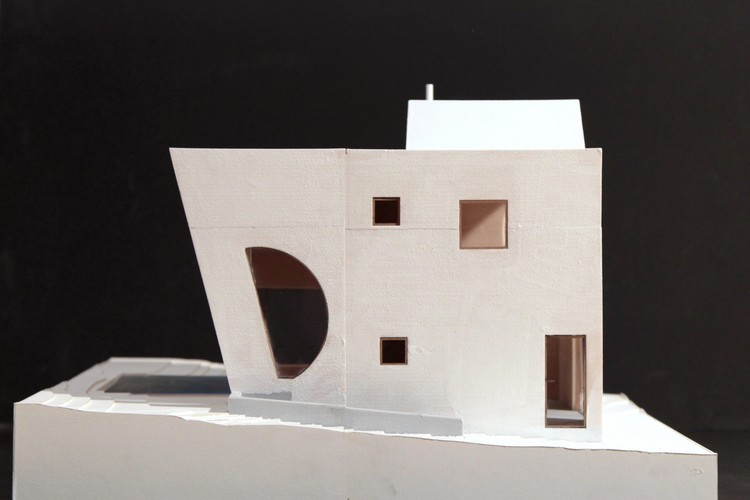 Solhus-trä-arkitektur-modell-sida-höjd-arkitektur
