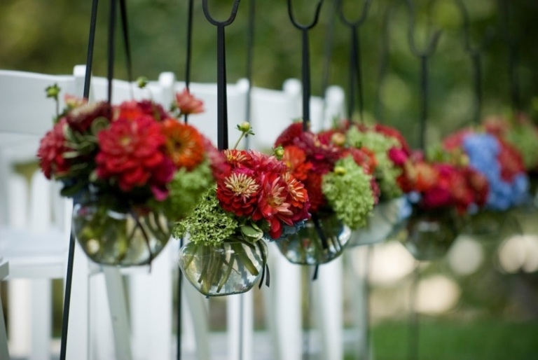 sommar dekoration för din trädgård fest blomma vaser häng idé romantisk