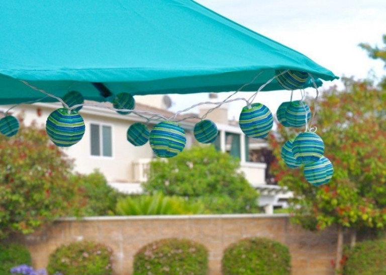 Sommar-DIY-dekoration-idéer-maritim-lykta-parasoll