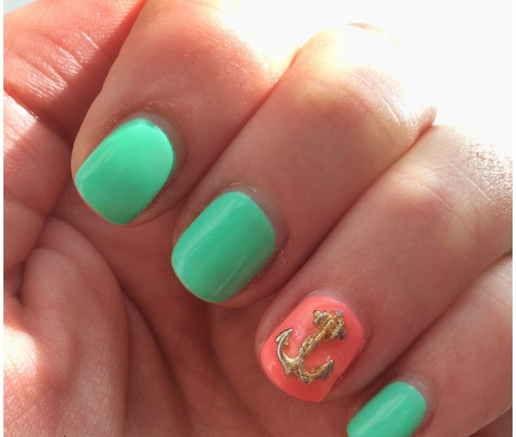 sommar-spik-design-maritim-pastellfärger-mintgrön-korall-färg-ankare-guld