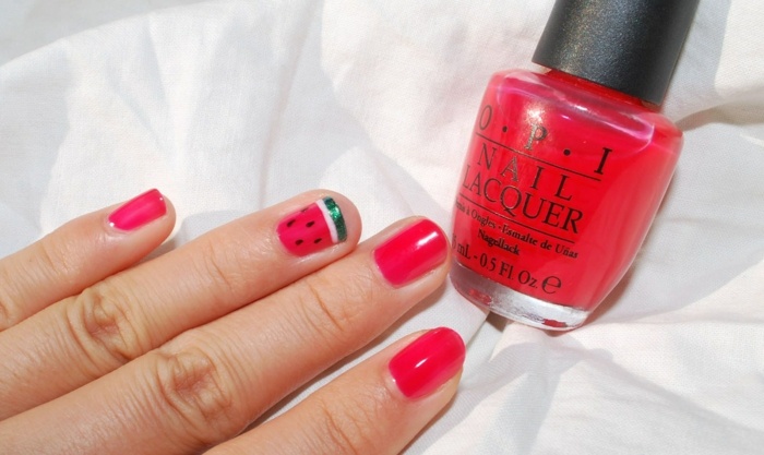 sommar nageldesign vattenmelon frukt rosa grönt nagellack