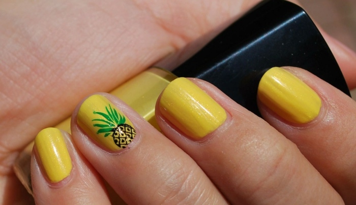 ananas design sommar frukter gult nagellack motiv