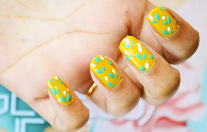 nageldesign sommarstil gulgröna fingrar form