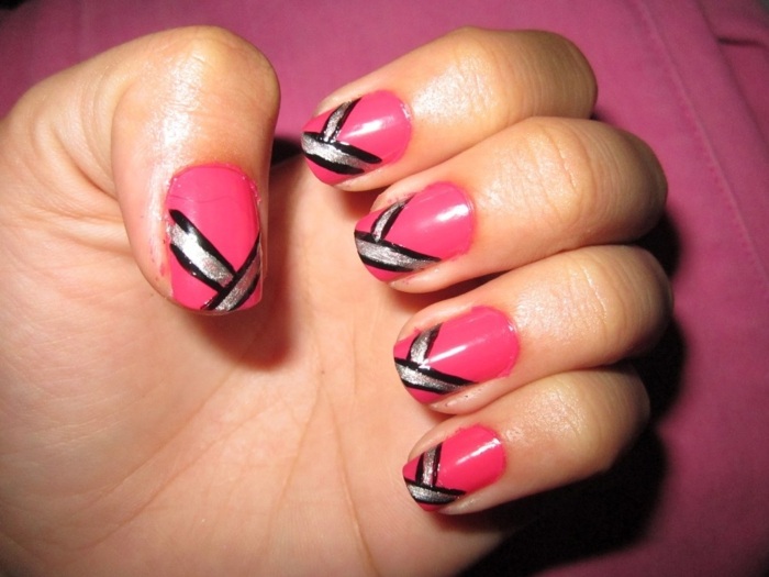 design naglar sommar rosa silver svart