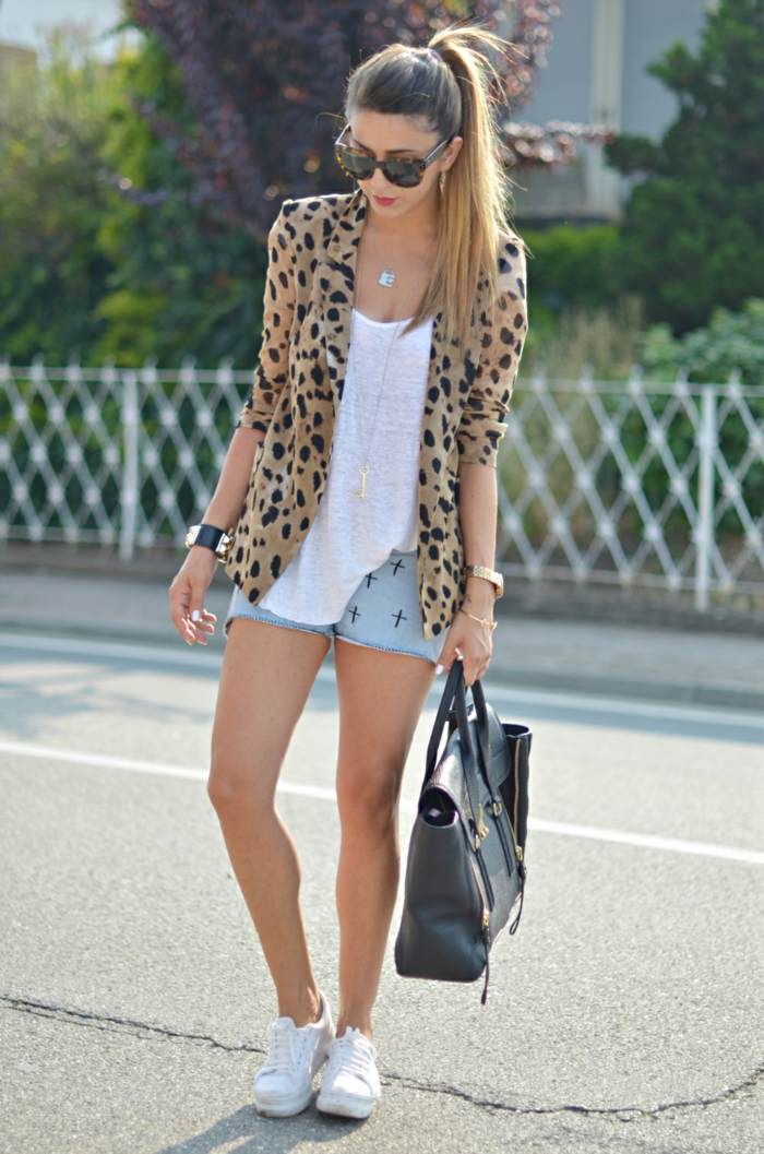 damer mode street style kort jeans blus leopard tryck transparent