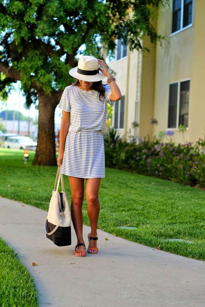 klänning casual beach look sommar handväska hatt