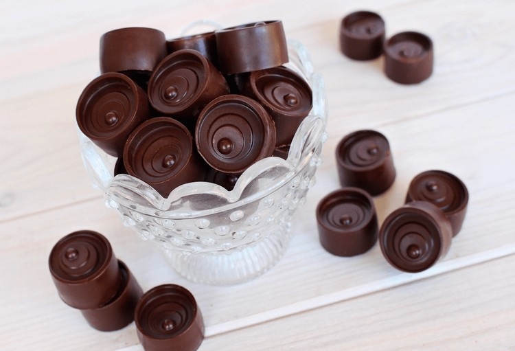 Friska efterrätter recept Chokladpraliner är enkla att göra själv
