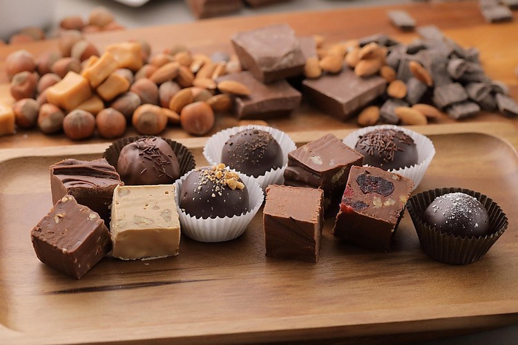 Sommarpraliner gör enkla chokladdessertrecept själv